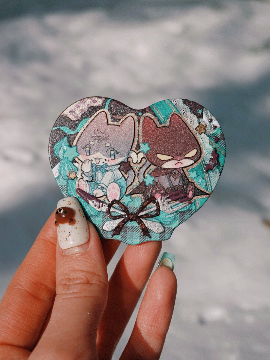 CassielKang's tweet photo. More available merch~
Choco mint and Apple pie badges for your ita bag~
#SuperBat #fanmerch #badgedesign #badges #chocomint #applecore https://t.co/VahXZxrSfU