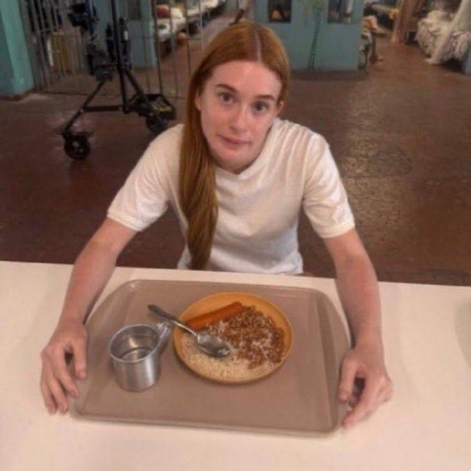 nossa sarah você realmente é muito inteligente né eliminada no bbb21 por causa disso e no bbb26 faz a mesma coisa que mulher inteligente