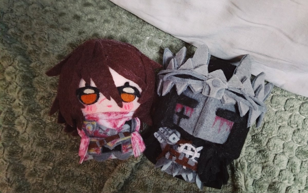 plantyosArtt's tweet image. lords of the fallen felt plushies !
Pieta/Paladin Isaac