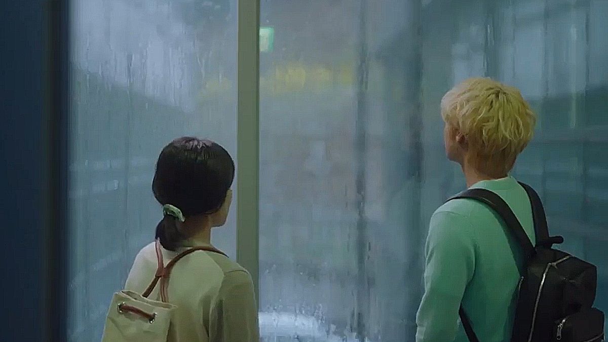 RoushdyBinge's tweet image. #AtaDistanceSpringIsGreen 
"حياة طلاب جامعيين تبدو مشرقة كربيعٍ مزهر، لكن خلف الأقنعة تختبئ جراح وأسرار"

مسلسل شبابي جميل من ناحية تناول موضوع الصداقة، وممتع وخفيف من ناحية الجانب الرومانسي. بشكل عام من الأعمال اللي بحبها