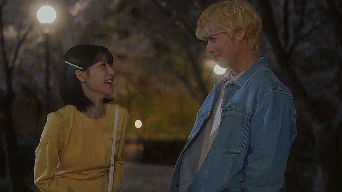 RoushdyBinge's tweet image. #AtaDistanceSpringIsGreen 
"حياة طلاب جامعيين تبدو مشرقة كربيعٍ مزهر، لكن خلف الأقنعة تختبئ جراح وأسرار"

مسلسل شبابي جميل من ناحية تناول موضوع الصداقة، وممتع وخفيف من ناحية الجانب الرومانسي. بشكل عام من الأعمال اللي بحبها