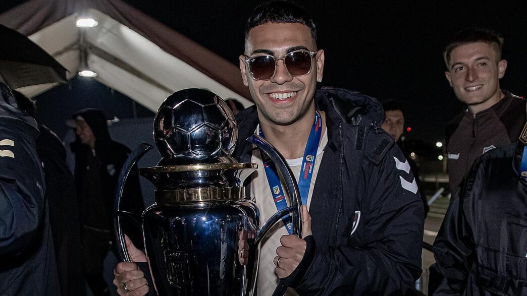 lepranalytics's tweet image. Vienen de ser campeones en 2025:

🏆 Bruno Cabrera: Primera División 🇨🇱
🏆 Oscar Salomón: Torneo Apertura 🇦🇷
🏆 Michael Hoyos: Serie A 🇪🇨
🏆 Gabriel Arias: Recopa Sudamericana 🌎
🏆 Armando Méndez: Copa Sudamericana 🌎