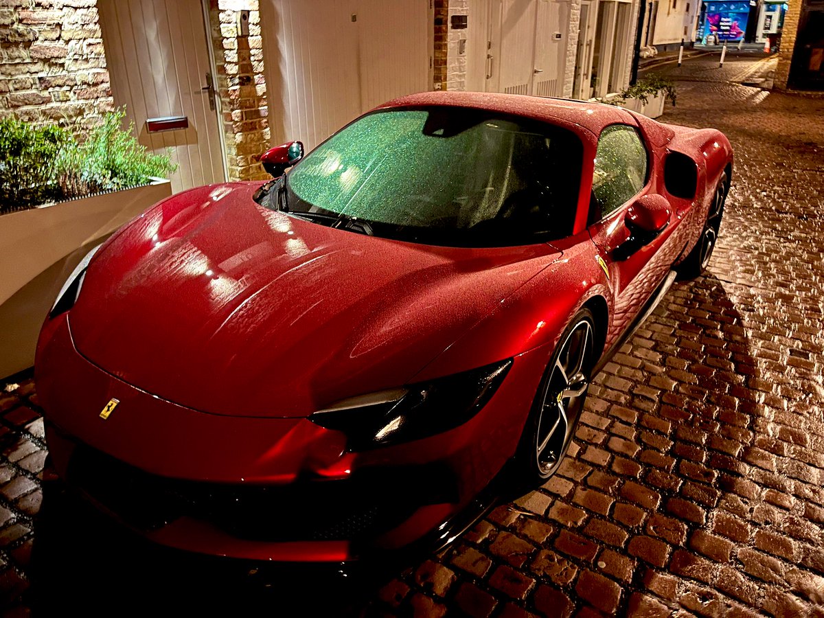 natornot_'s tweet photo. Ferrari in London #modojambo https://t.co/8ucUqbwqkg
