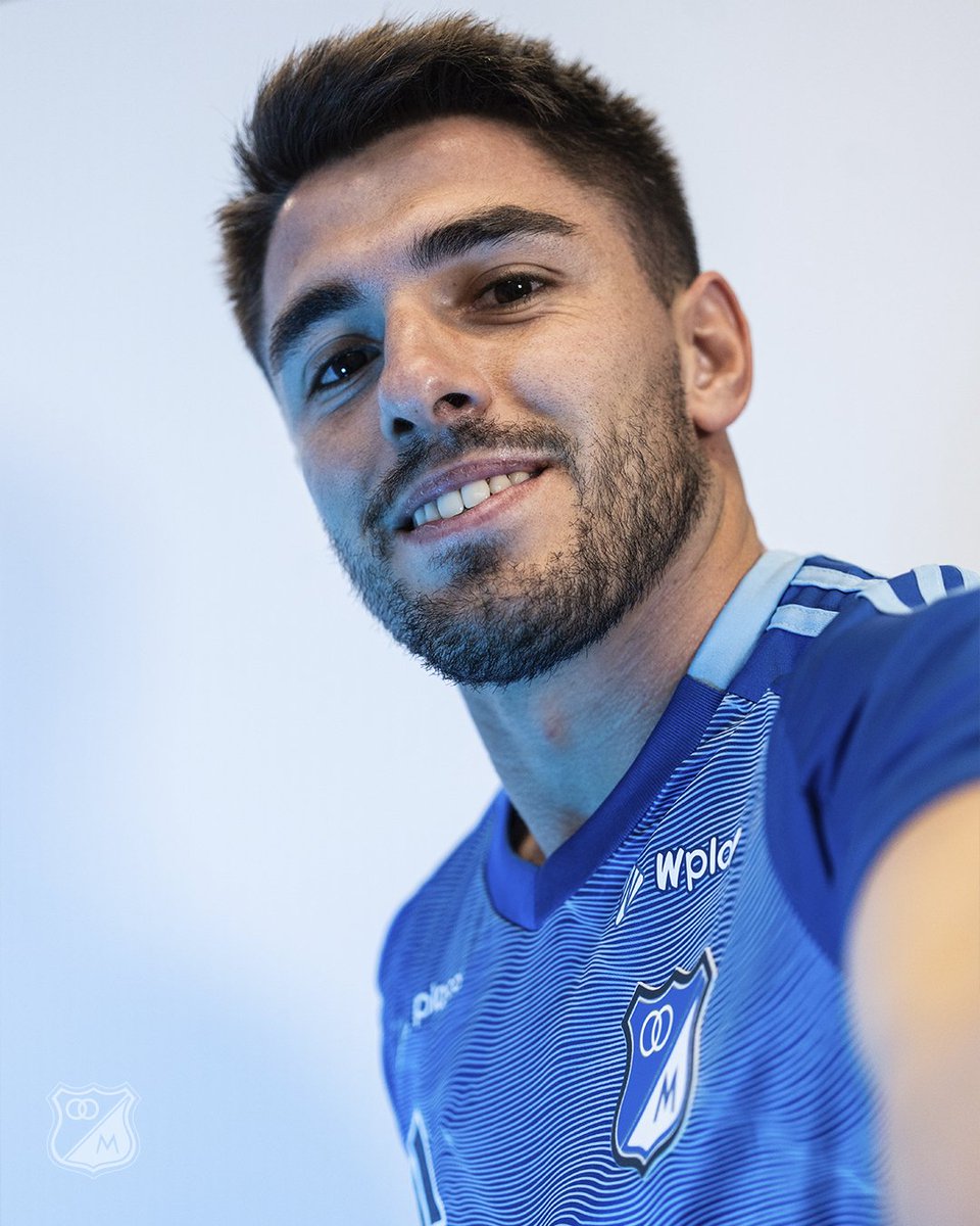 MillosFCoficial's tweet photo. Firme, leal y hasta el final. Édgar ya luce la azul y trae toda la garra charrúa. 📸👕🔥Ⓜ️ https://t.co/Gb2j7W9YPP