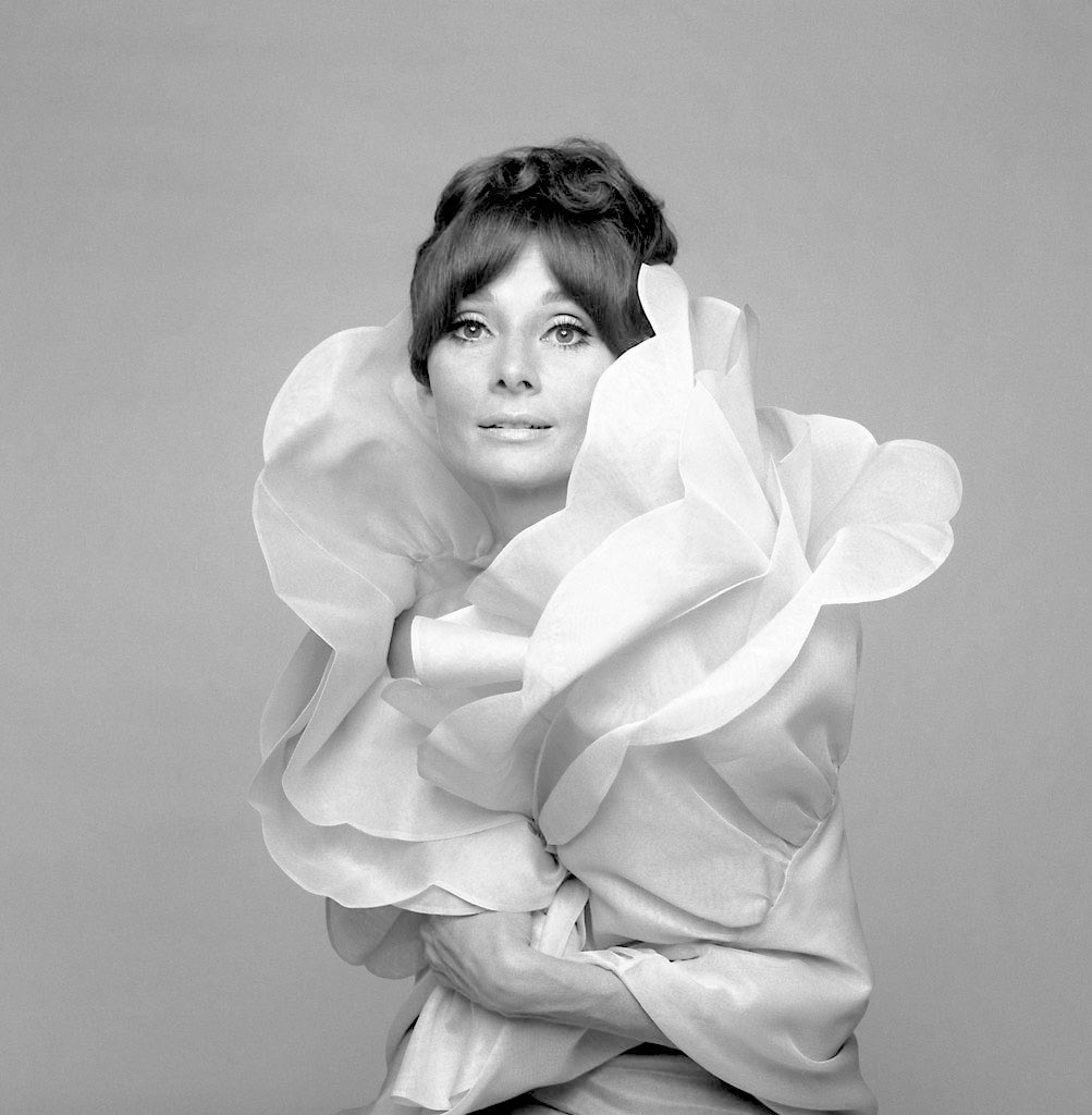 farewell to legendary designer valentino garavani 🕊️

audrey hepburn in valentino photographed by gian paolo barbieri for vogue italia, 1969