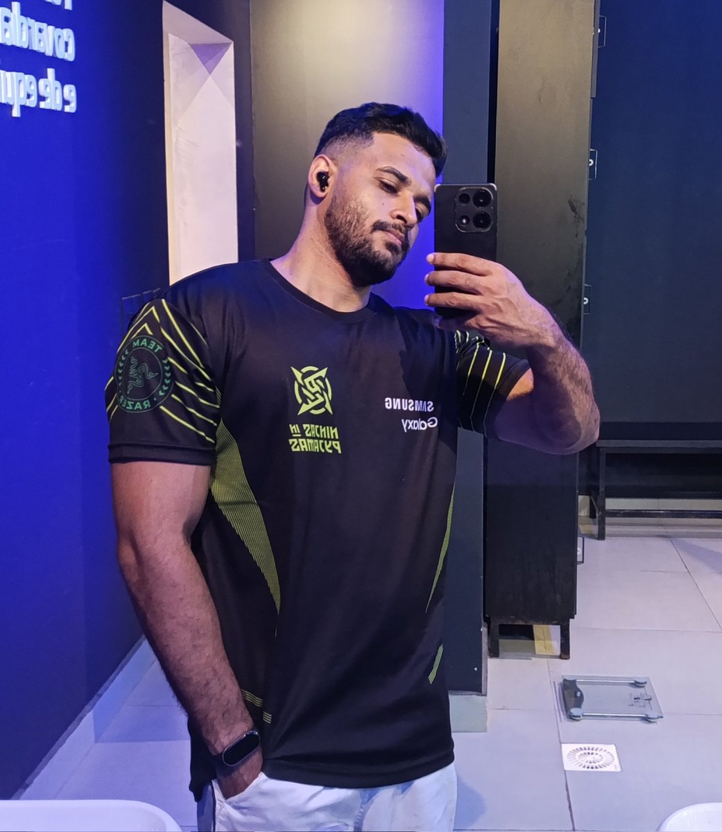 Live on tropa, cola com nós!!
 twitch.tv/wellr6?sr=a