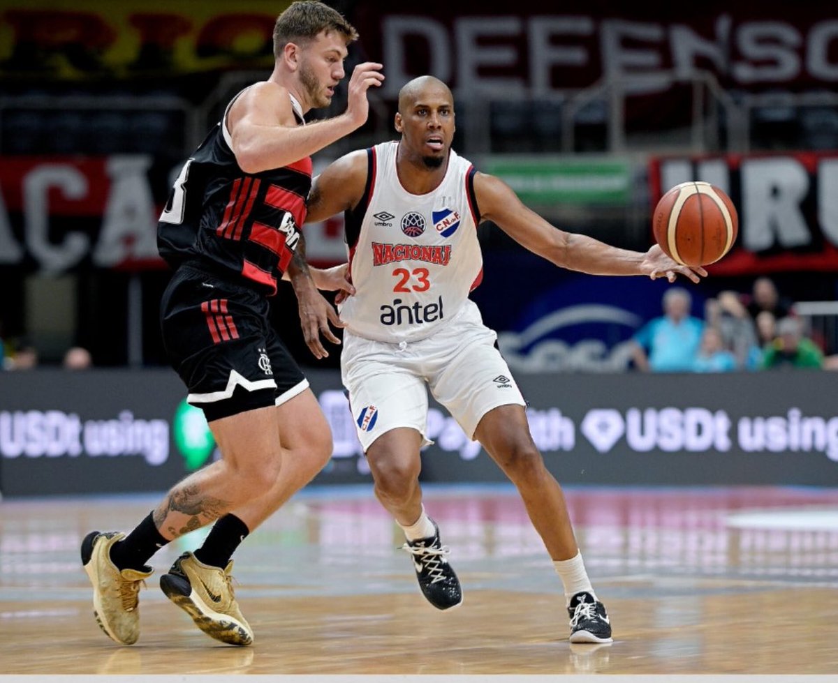 Buysan's tweet photo. 📌 Nacional y un triunfo histórico ante Flamengo 95-76.

➡️ Se convierte en el equipo uruguayo con más triunfos consecutivos en el historial FIBA.

➡️ 10 partidos al hilo ganados en competencias FIBA. Ya está entre los 8 mejores de la @BCLAmericas y clasifica primero. 

➡️ Oglivie 20 puntos, 4 rebotes y 1 asistencia; Feldeine 19 puntos, 5 rebotes y 4 asistencias; Espíndola 17 puntos, 9 rebotes y 1 asistencia: los más destacados.