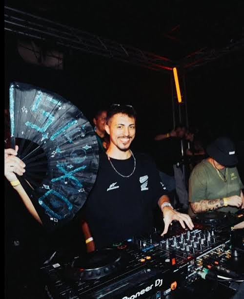 DJ RaMeMes (<a href="/djramemes/">DJ RaMeMes o Presidente do Sexo</a>) anuncia seu evento de Carnaval: Baile do RaMeMes. 

📅 14.FEV
📍Clube de Regatas Boqueirão, na Glória, Rio de Janeiro.
🕚 23h.

Line-up: Jaca Beats
DJ Lobinho do Complexo &amp; MC Wolf
Petrus
Novin Yarp
Harajuice
Laís Conti
Mau
Kkoray
MLQ 2N
Ananda
DJ RaMeMes