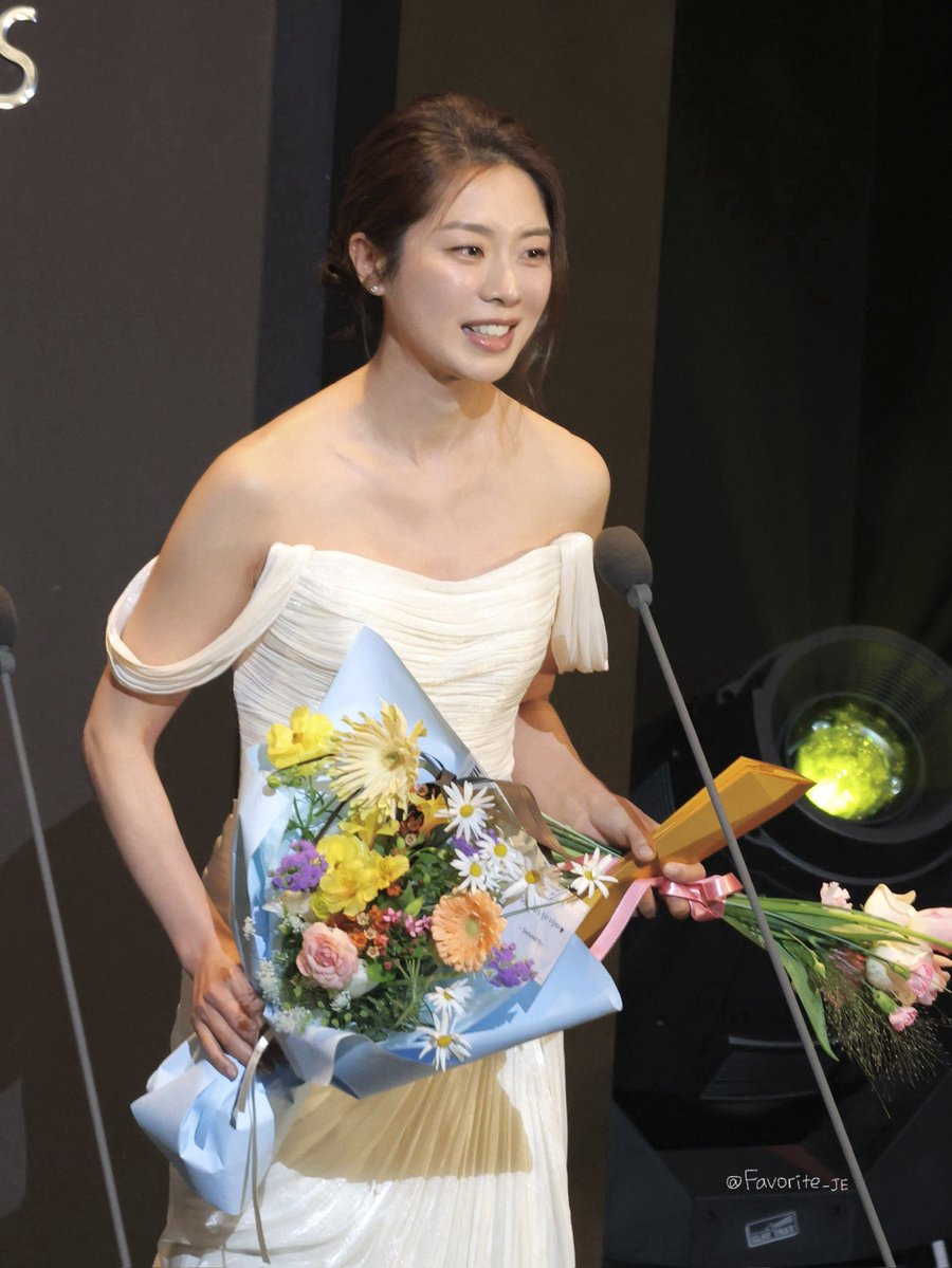 260119 한국뮤지컬어워즈 #조정은

선녀님이 토끼일 수도 있는 거임? 
진짜로? 🐰