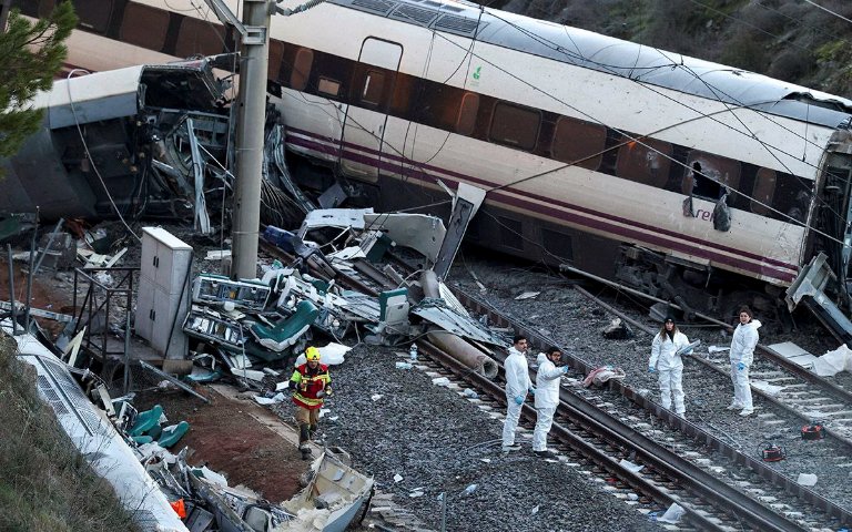 🇨🇺🇪🇸 🫂 El Primer Secretario del Comité Central del Partido Comunista de Cuba y Presidente de la República, <a href="/DiazCanelB/">Miguel Díaz-Canel Bermúdez</a> expresó hoy condolencias a España por el siniestro ferroviario que cobró ya cerca de 40 fallecidos y numerosos heridos.