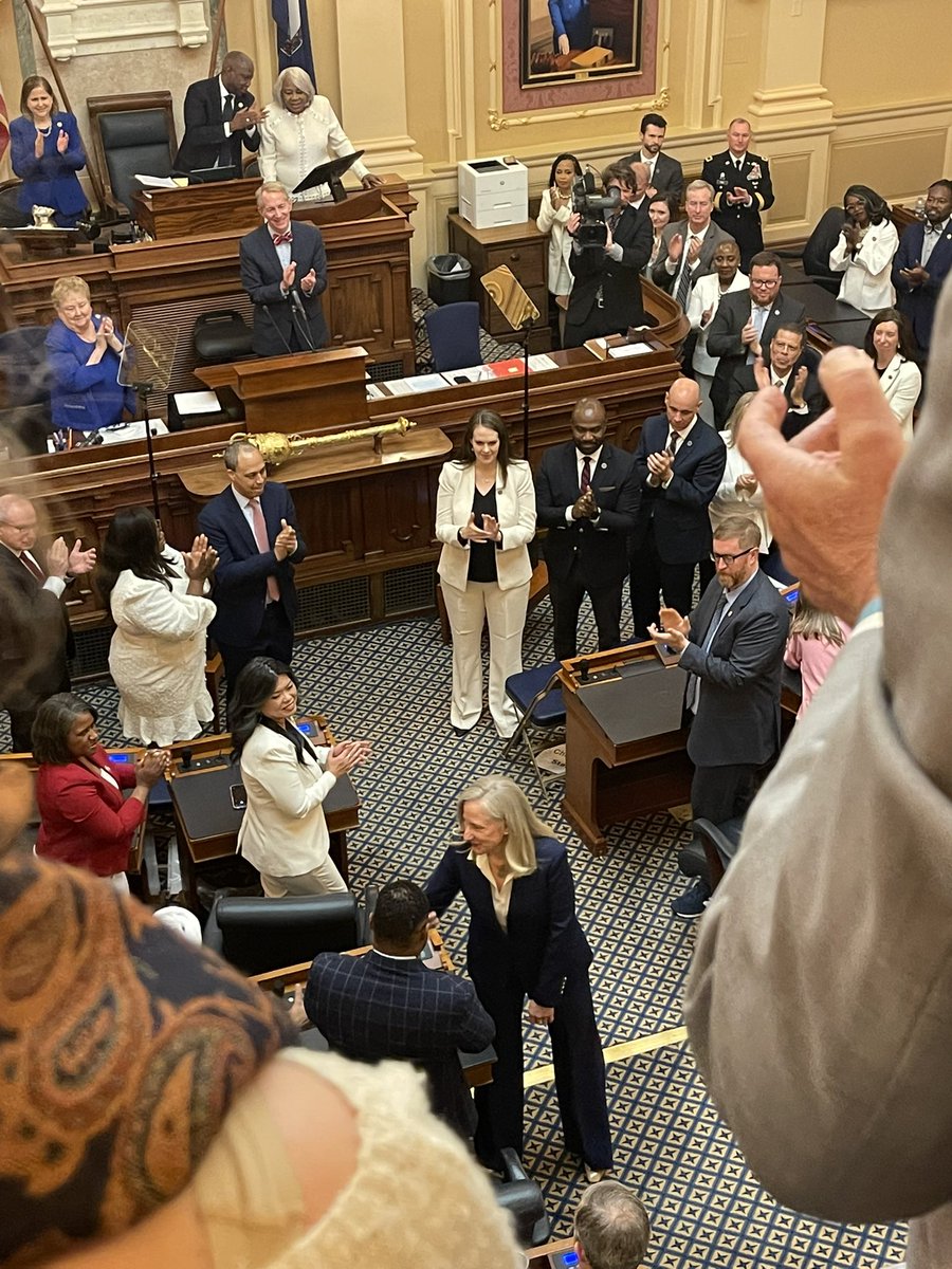 RogersForTheNeighborhood tweet media