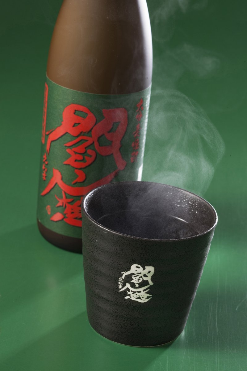 今日は #大寒⛄️寒さ厳しいこの季節には、温かい飲み物で体の芯から温まりたいものですね。

#麦焼酎『常圧閻魔』は、常圧蒸留による麦の香ばしい薫り、しっかりとした深みのある味わいの焼酎です。お湯割りだとより強く味わいがお楽しみ頂けます。　

#焼酎 #老松酒造🍶 #大分 #日田