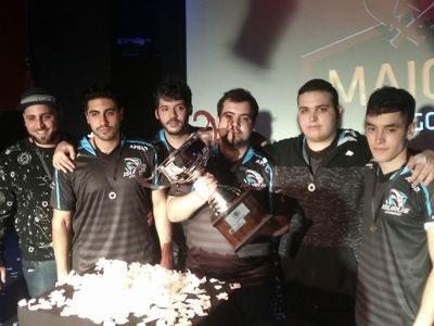 Cumple años una leyenda de Isurus. 🎉 

No podíamos cerrar sin desearle un muy feliz cumpleaños a nuestro querido Capi, <a href="/noktseCS/">Noktse</a>.

Ojala volver a vernos muy pronto. 👀