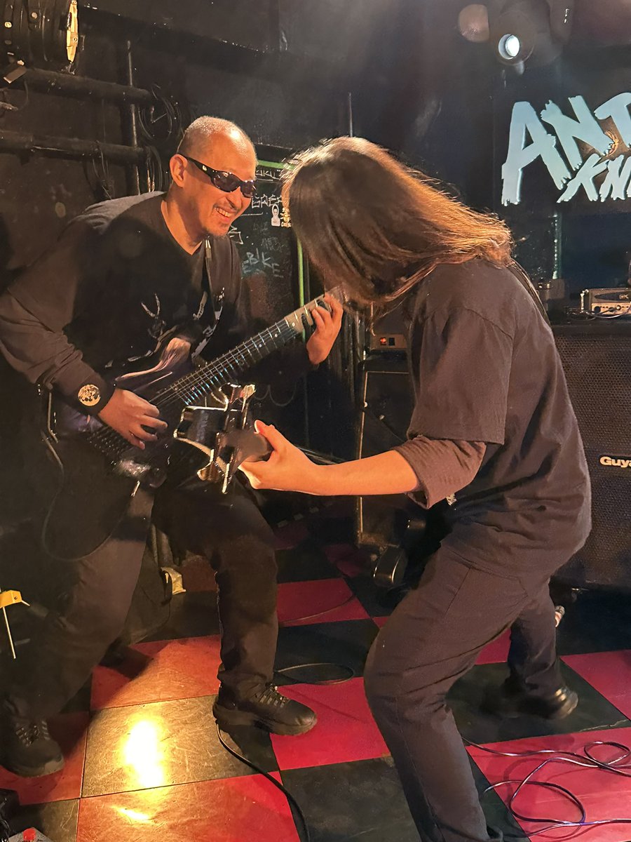MuvTbDl51nxzoHi's tweet photo. #MetalHelix
#GtターIKUMIの4枚
#YuRisBirthdayLive2026
#AntiknockTokyoJapan
(2026.1.18) 対バンの関係上からか?下手Gtターでしたネ!珍しいかった! https://t.co/YWRmkILn5N