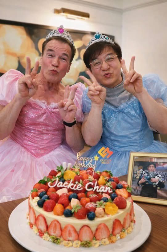 ハッピーバースデー&新年おめでとう、ジャッキー・チェン! 🥂🎈 1954年