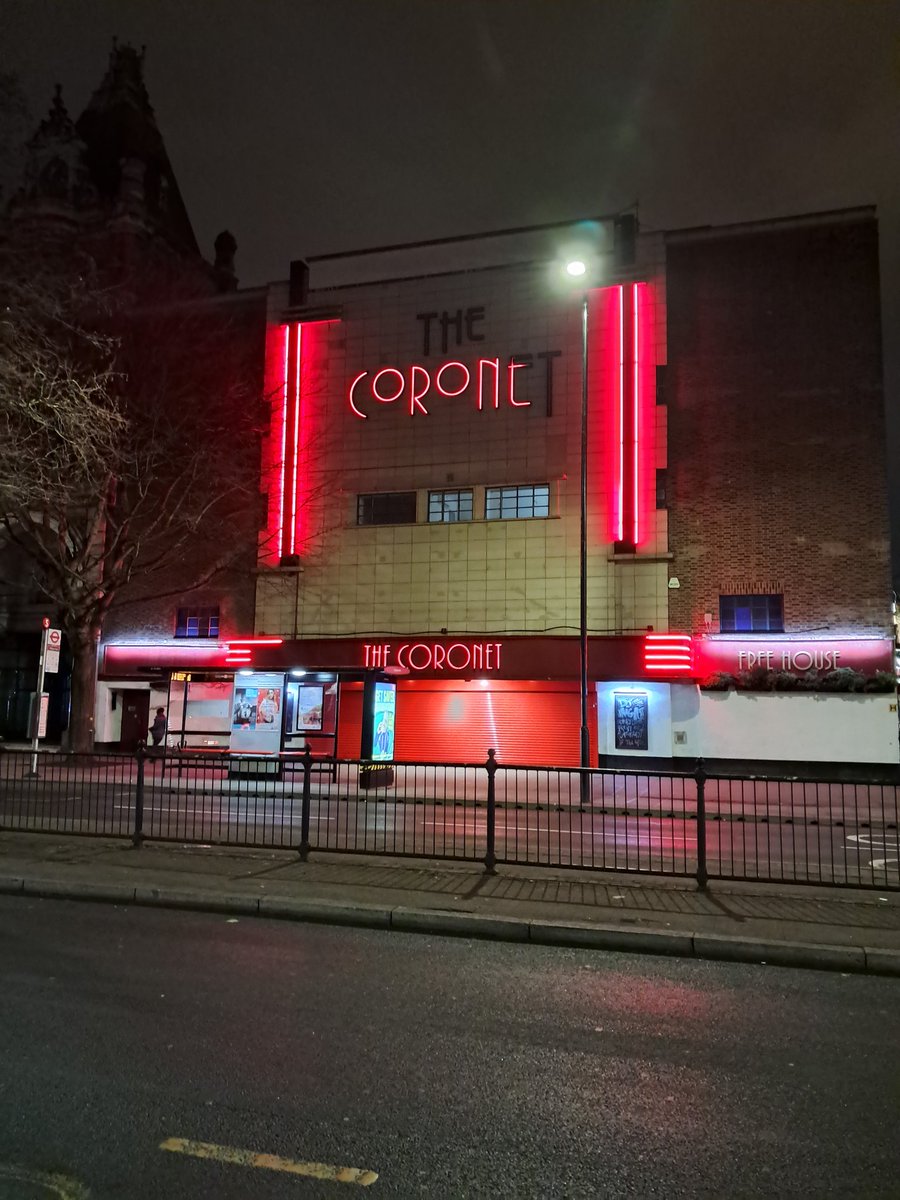 D1fferentClass's tweet photo. The eighth wonder. The Coronet  Holloway Road, everyday faded glamour #holloway #London https://t.co/zVcBWr5eRL