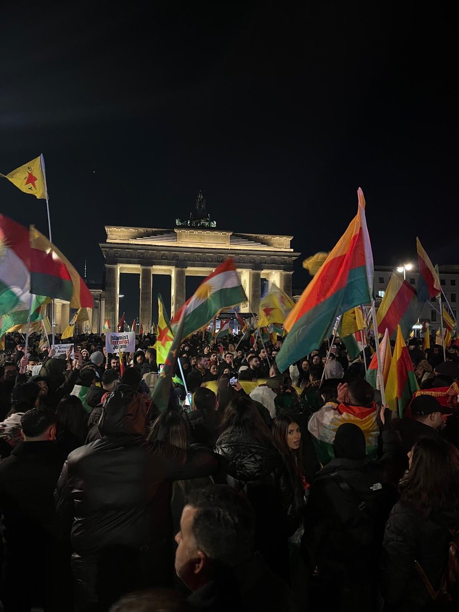 MesudPerik's tweet photo. A protest today in Berlin against genocidal attacks targeting the Kurds.

#Syria
#Rojava
#Germany
#Deutschland https://t.co/EQbK2ZoZtm