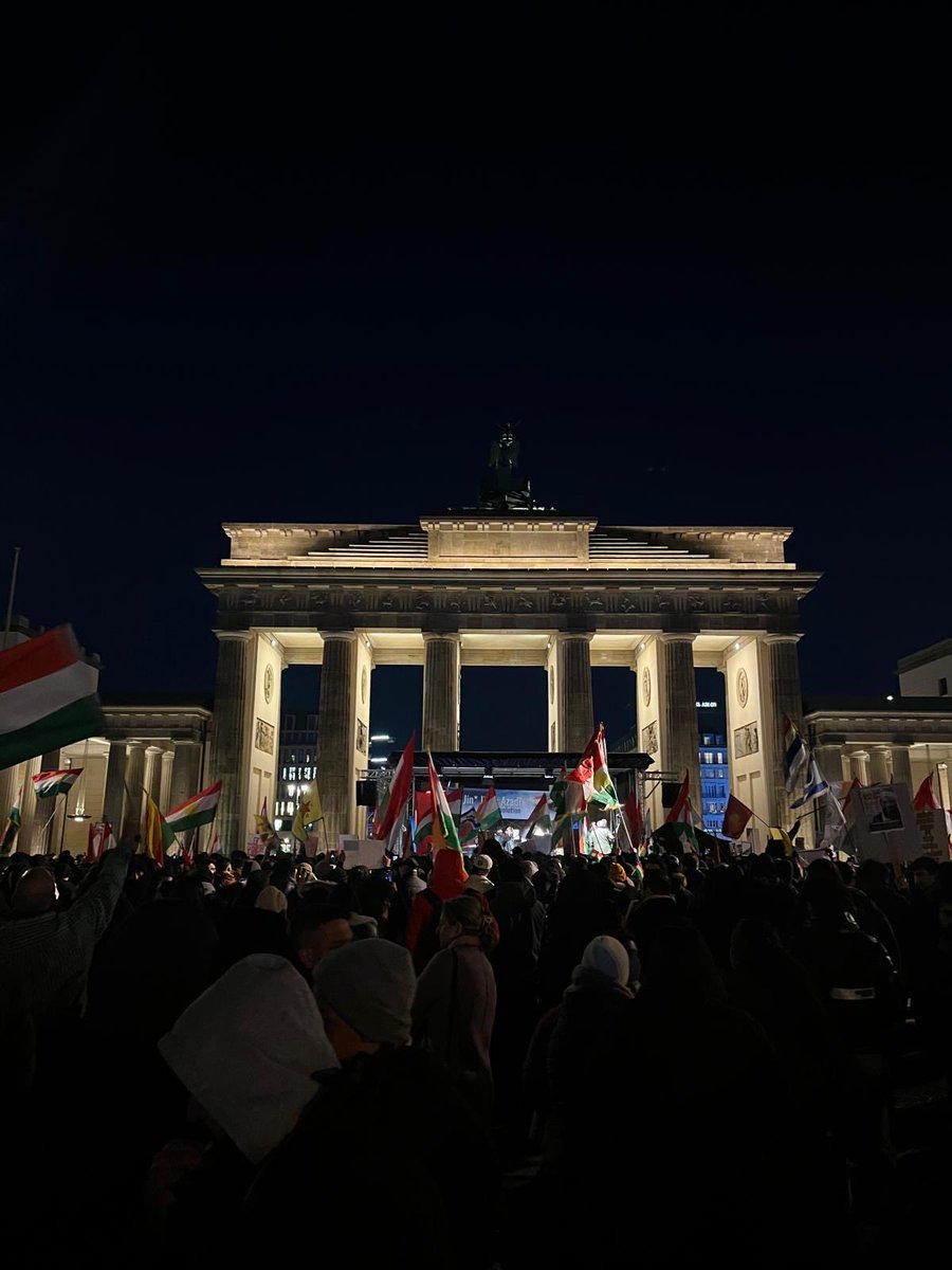 MesudPerik's tweet photo. A protest today in Berlin against genocidal attacks targeting the Kurds.

#Syria
#Rojava
#Germany
#Deutschland https://t.co/EQbK2ZoZtm