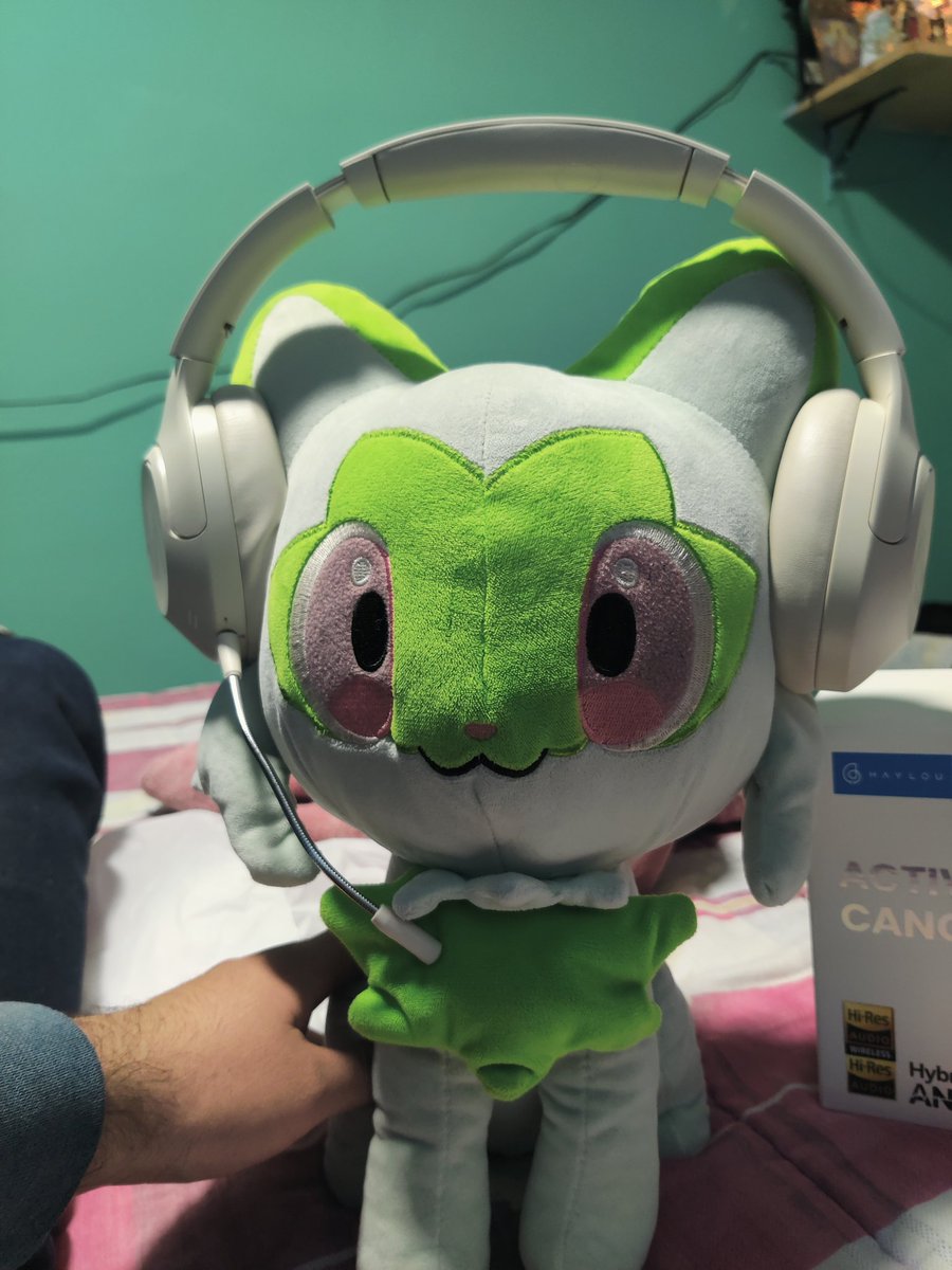 CATBonnUwU's tweet photo. Por que ya no a aparecido por aqui
Aqui pollio con mis audífonos, que estara escuchando?????
#Pollio #Sprigatito https://t.co/2vi9g0MB5B