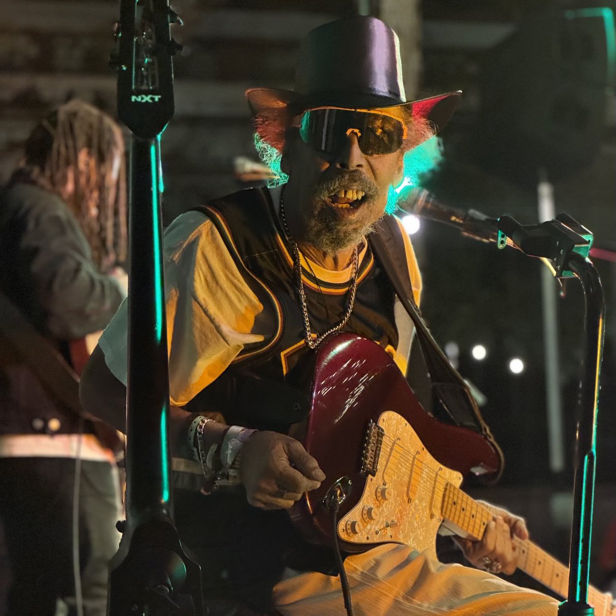 the STYLEES tweet media