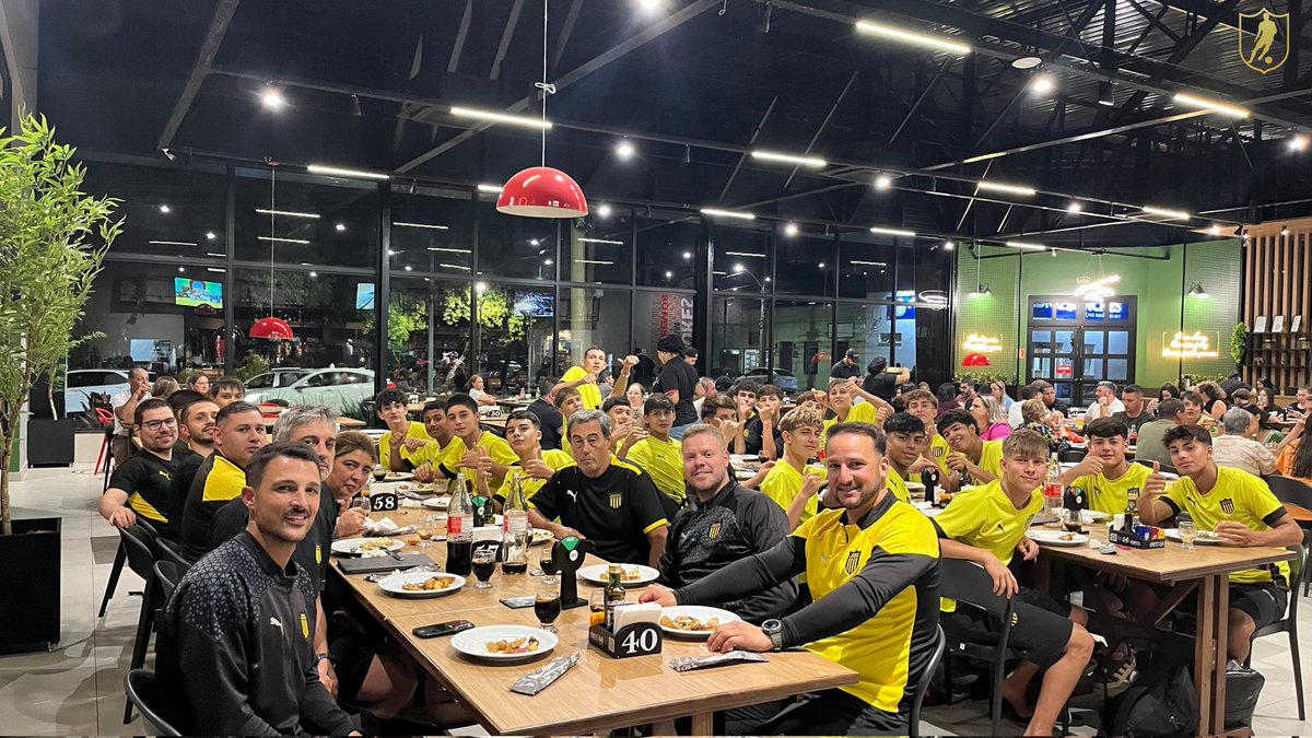 FormativasCAP's tweet image. #Sub15 | Peñarol venció a Argentinos juniors por la Fecha 4 del Torneo Efipan celebrando con Pizzas en Alegrete, Brasil.

Peñarol 3️⃣-0️⃣ Argentinos Juniors

⚽️ Nahuel Erediez 
⚽️ Nahuel Sosa
⚽️ Benjamín Monigo

#SemilleroDeAmérica