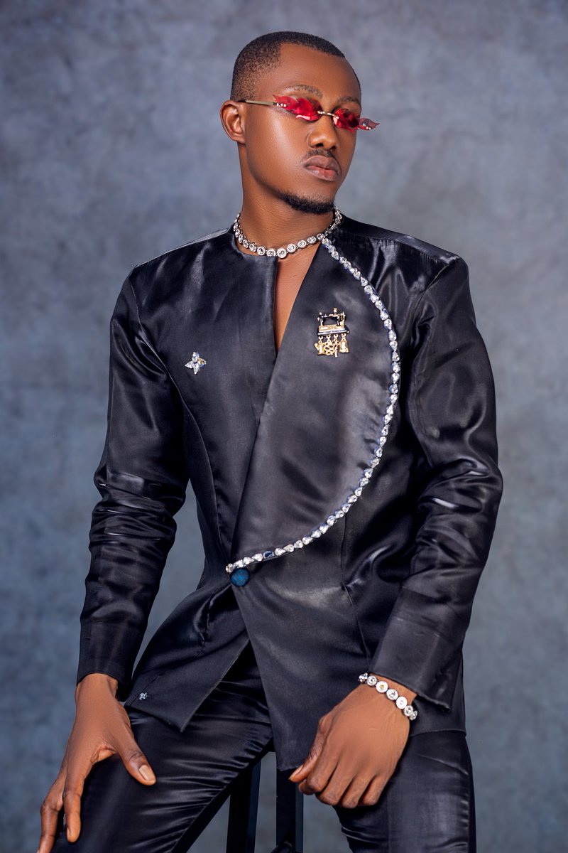 flasciousflash's tweet photo. No limits💯
Year of take off.

#suitstyle: Hismasterpiece collections&amp;styling
📸: Pixels https://t.co/TU6tiKvex6
#wayflashstyleupackstyle 
#stylist : Hismajesty Flascious flash https://t.co/9SI9i1olOR