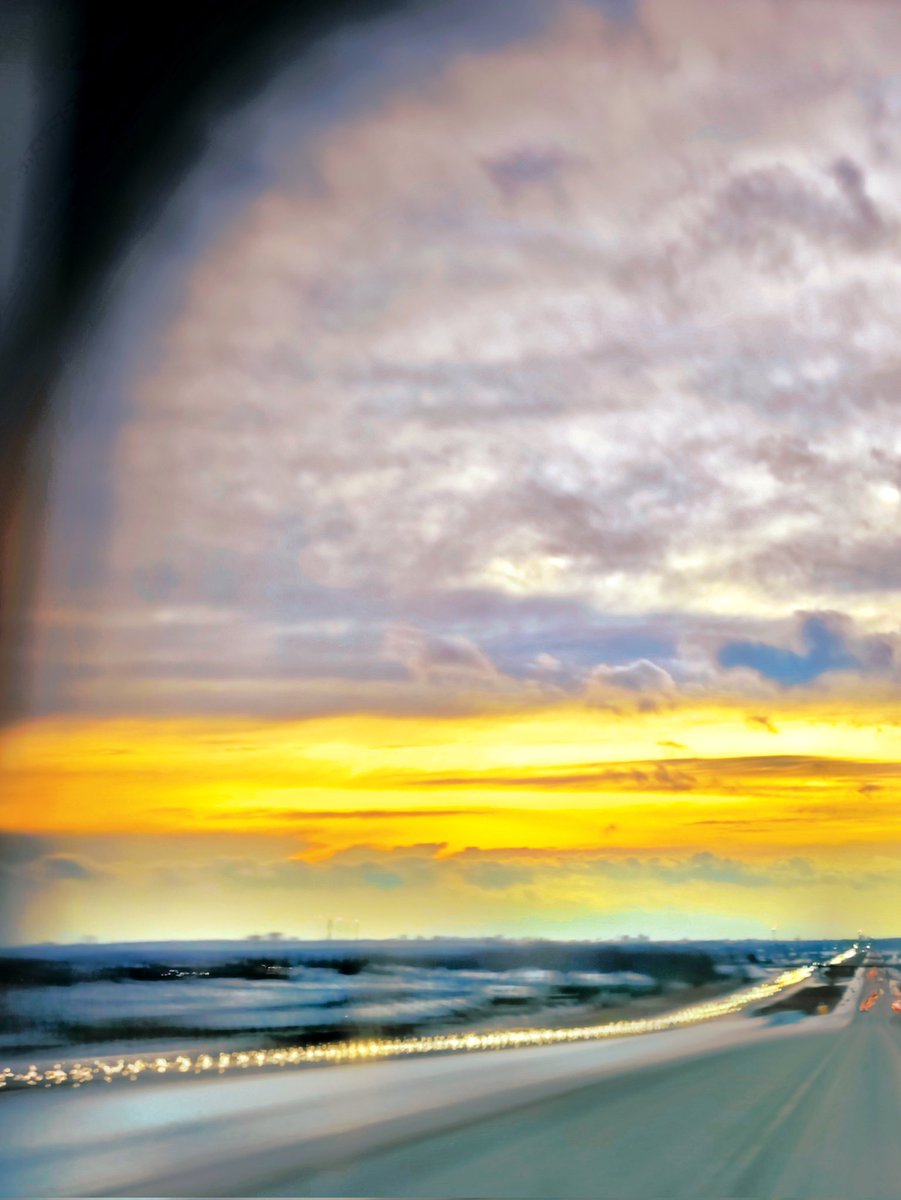 ► ❝Light is the language of photography; everything else is just grammar.❞
   ——— David duChemin ———
© photo credit : Maillard
#ShadowIsLight #photographyisart