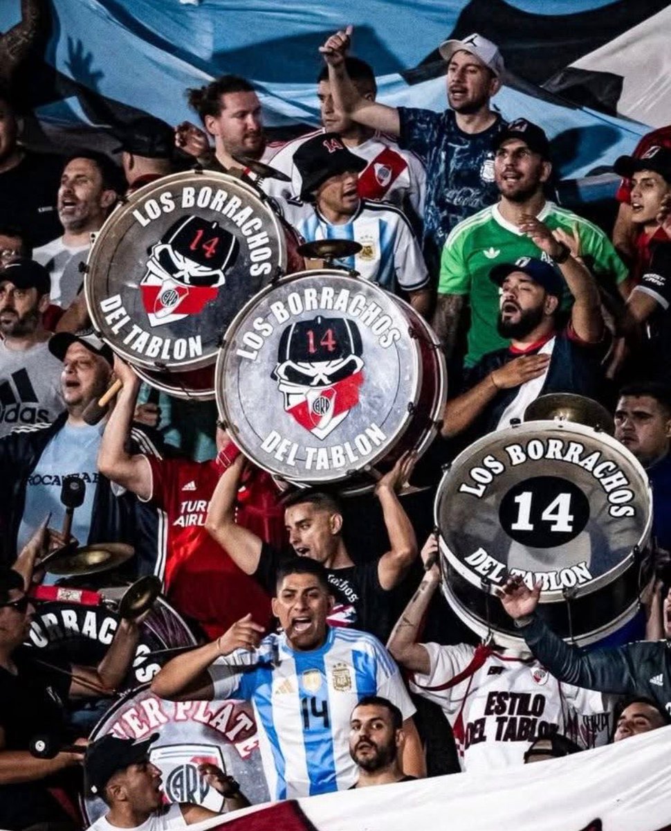 Thiago_Rp14's tweet photo. Siempre estaremos 14🐔🇺🇾 https://t.co/Caq87AJjNC