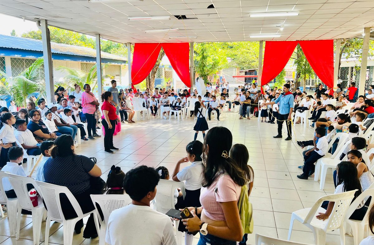 #viralpost 📸👏🏻 Entrega del Bono Presidencial a preescolares, educación especial, primero y segundo grado de educación primaria, en nuestra Ciudad El Sauce #nicaragua