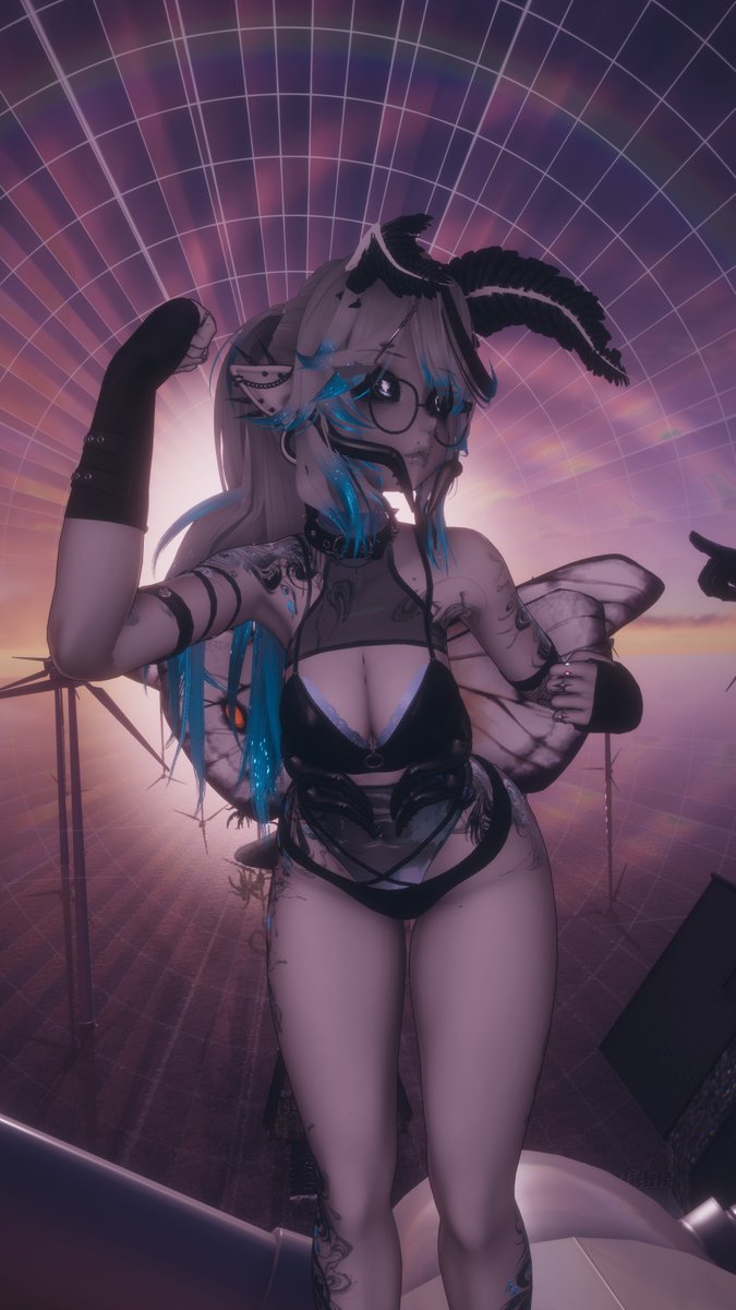 LenoreCybrMoth's tweet photo. Built like a tank, motivated by vibes and illumination.

#vrchat #lamp #moth https://t.co/qyQpKIxiyJ