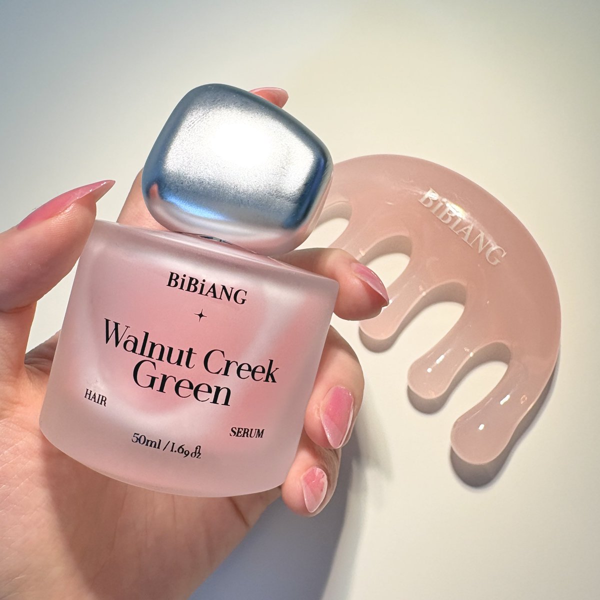 #광고 <a href="/Bibiangofficial/">비비앙 Official</a>

#알티 해준 도령 3명에게 비비앙의 월넛크릭그린 헤-어 퍼퓸 세럼 미스트를 선물하오^_^🎁 (당발 1/27)

내가 가장 좋아하는 월넛크릭그린 향은 방금 씻고 나온듯한 느낌에 사계절 구분없이 쓰기 좋다오! 안개분사로 떡지지 않는 산뜻한 제형도 손이 잘 가게 만드는구려🩵