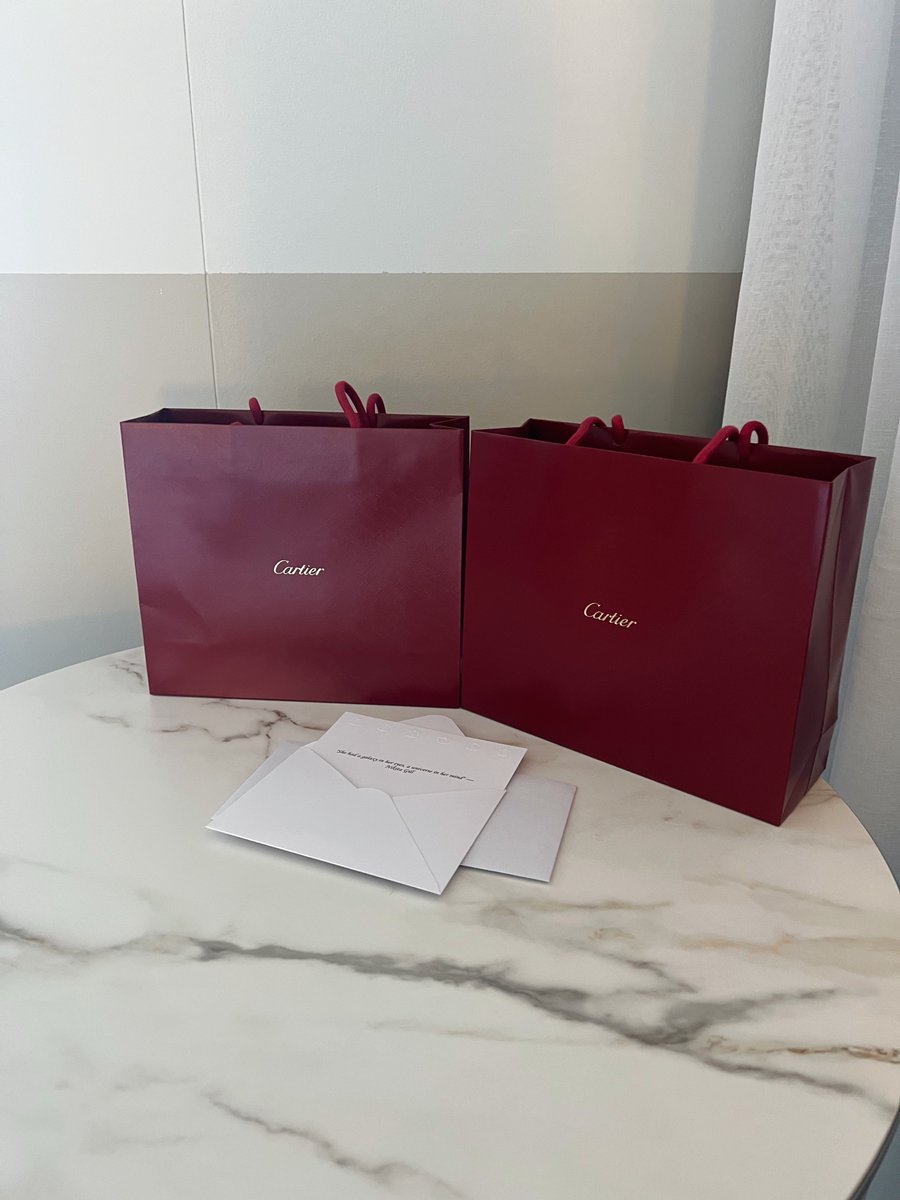 datesutton's tweet image. The three C's for a successful date: champagne, caviar &amp;amp; Cartier ❤️