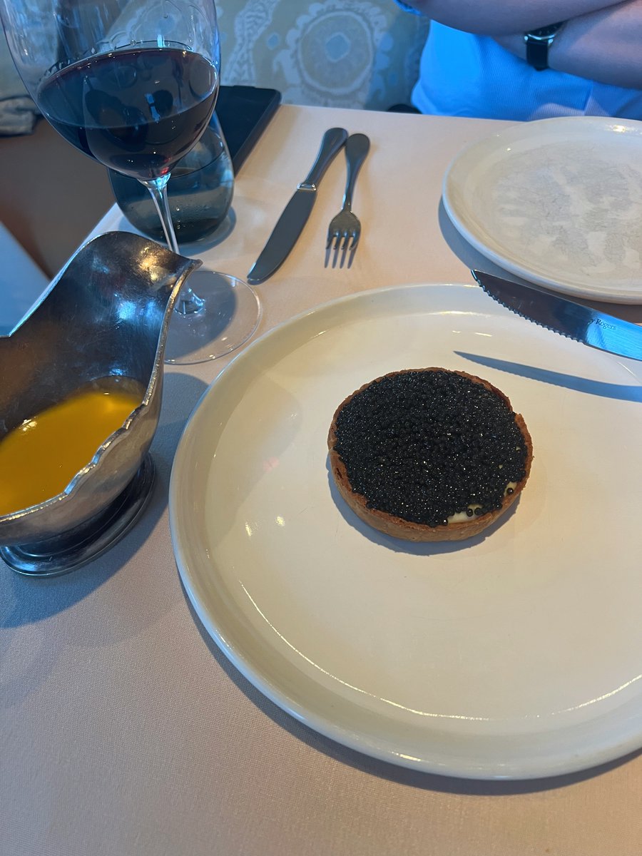 datesutton's tweet image. The three C's for a successful date: champagne, caviar &amp;amp; Cartier ❤️