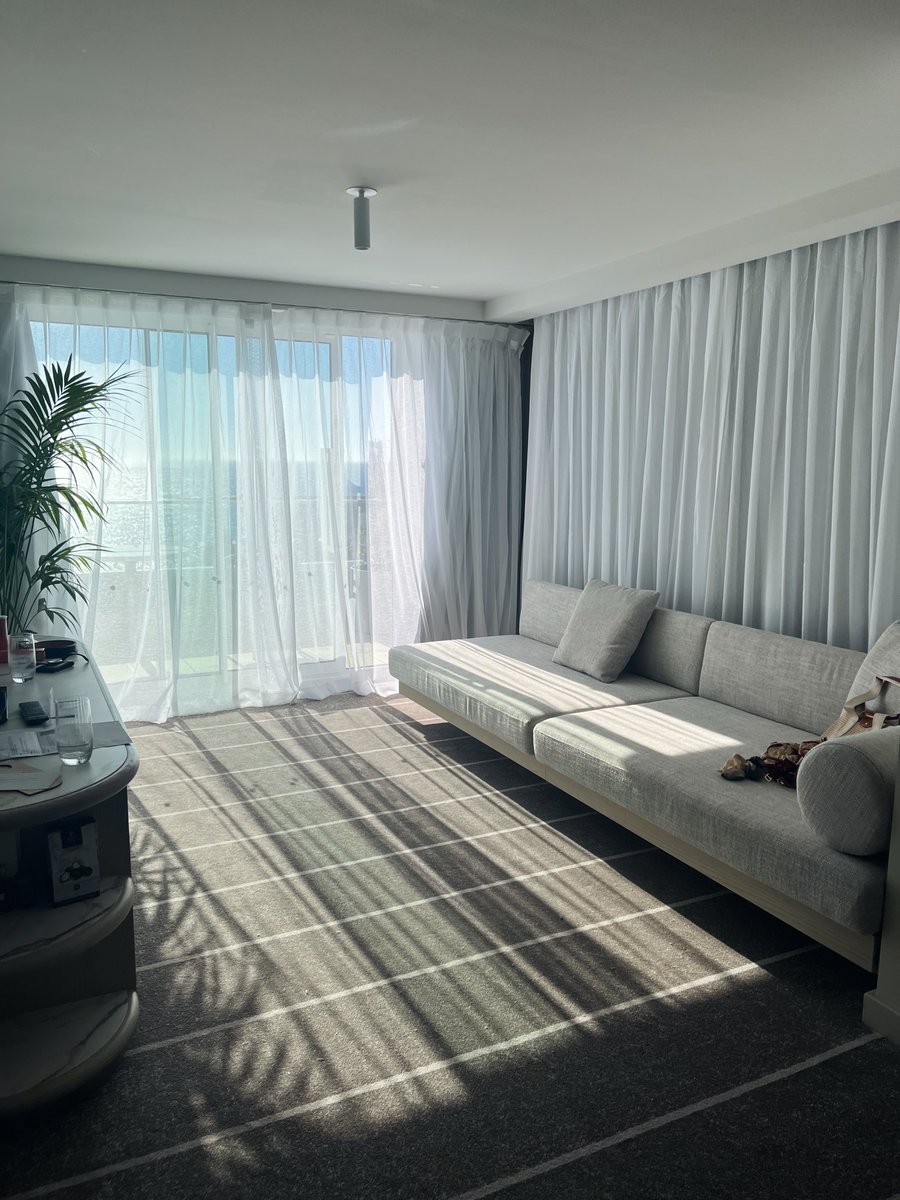 datesutton's tweet image. The three C's for a successful date: champagne, caviar &amp;amp; Cartier ❤️