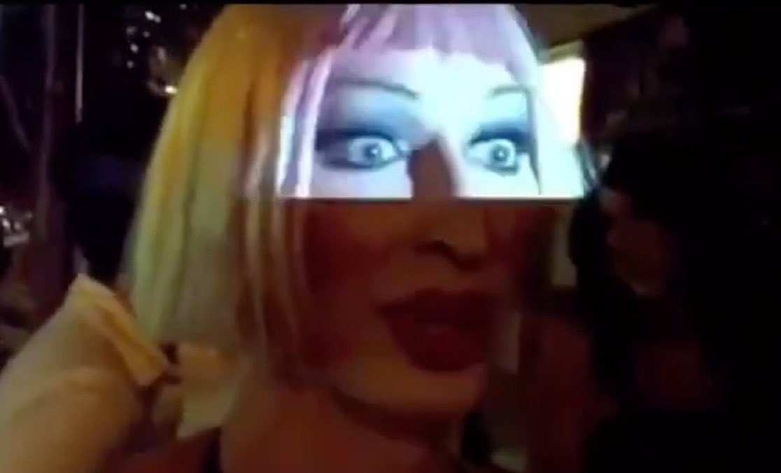 massiveatraque's tweet image. quem é que vai avisar que eles ja rifaram a criança?