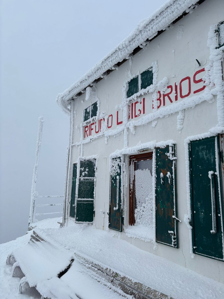 Saliinvetta's tweet photo. ๐Rifugio Brioschi sulla vetta della Grigna Settentrionale ๐โ๏ธ
FOTO LIVE di domenica ๐ธ
๐ Qui trovate tutti i dettagli del Rifugio :
https://t.co/9yfKtjPnX7
#rifugiobrioschi #grigna #grignone #valsassina #view #montagna #alpinismo https://t.co/XQpoTdX7tb
