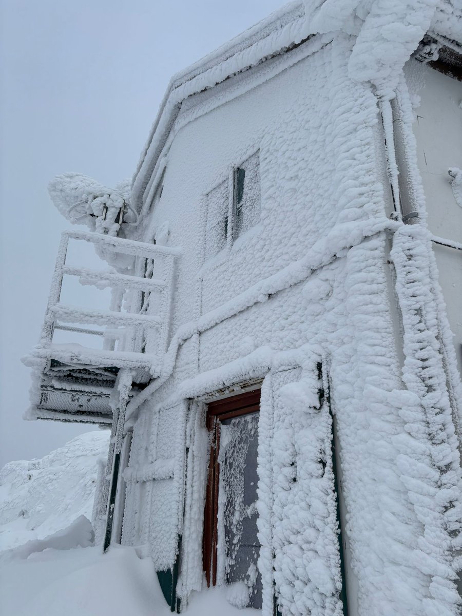 Saliinvetta's tweet photo. ๐Rifugio Brioschi sulla vetta della Grigna Settentrionale ๐โ๏ธ
FOTO LIVE di domenica ๐ธ
๐ Qui trovate tutti i dettagli del Rifugio :
https://t.co/9yfKtjPnX7
#rifugiobrioschi #grigna #grignone #valsassina #view #montagna #alpinismo https://t.co/XQpoTdX7tb