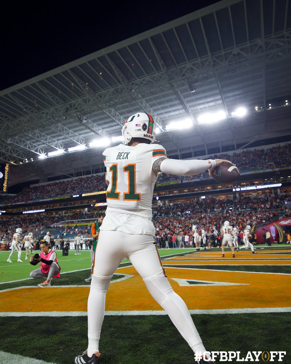 CFBPlayoff's tweet photo. ‘BOUT THAT TIME⏰

#CFBPlayoff #NationalChampionship https://t.co/WJ4OYg09GF