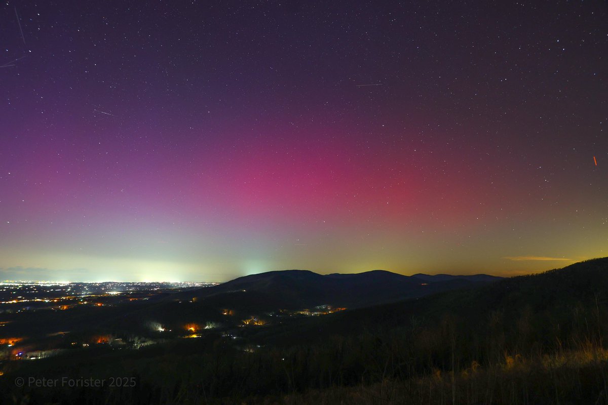 forecaster25's tweet photo. Some aurora color on camera from Shenandoah National Park, Virginia. 

7:20pm. Not naked eye visible. https://t.co/INcJxsuWlV