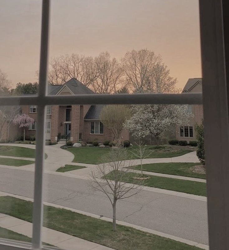 sunfizes's tweet image. —au; #ryers
en su último año de instituto, will se propone conquistar a mike, su amor de infancia que acaba de volver al pueblo y para conseguirlo, no le queda más opción que aliarse con richie, el hermano gemelo de mike y su archienemigo desde hace años