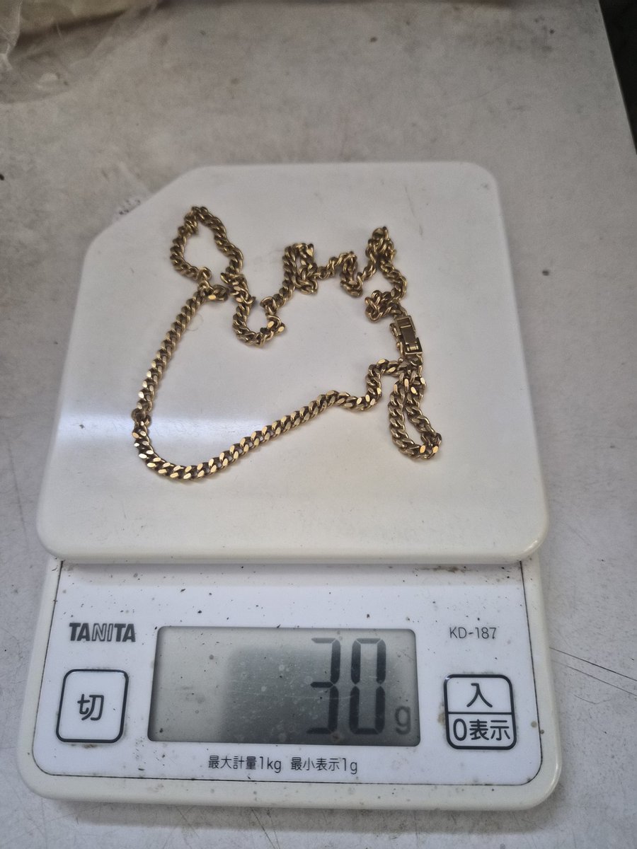 まだ昭和の時代、成人の祝いに母親からもらったネックレス、気になって