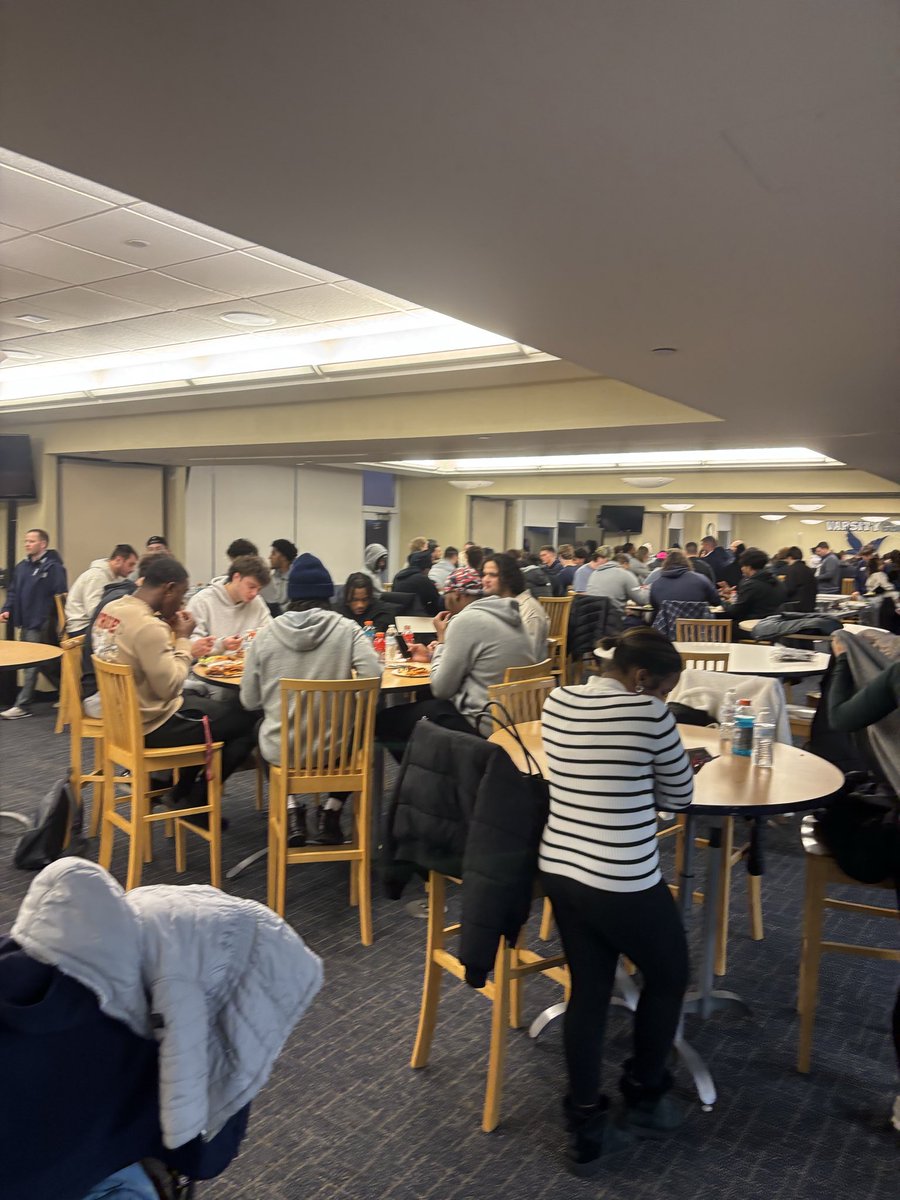 CoachSamDorsett's tweet photo. Special Thanks to alumni @tomottaiano from Locale Restaurant for supplying @MUHawksFB the fuel to return to campus for a Championship start.! #flyhawks #mufb #fam #muhawks ๐ฆ
https://t.co/IXfQyamy4L