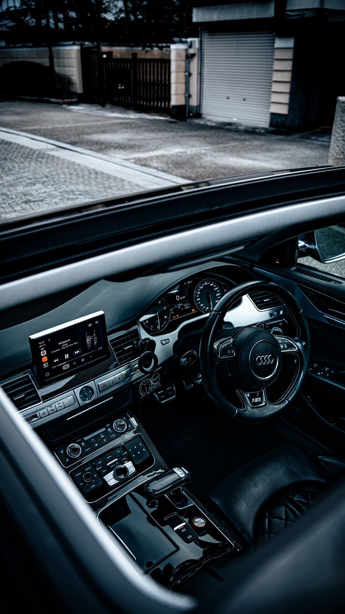 何でもデジタル化へと時代が進化していく中で、古さを感じさせすぎないアナログなコックピットに惚れた。