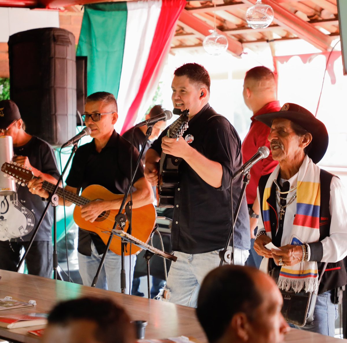 Piedecuesta 📍 Amigos, líderes y comunidad nos acompañaron a este gran encuentro y se suman más al proyecto ❤️  
L13 senado 🚩L101 Cámara