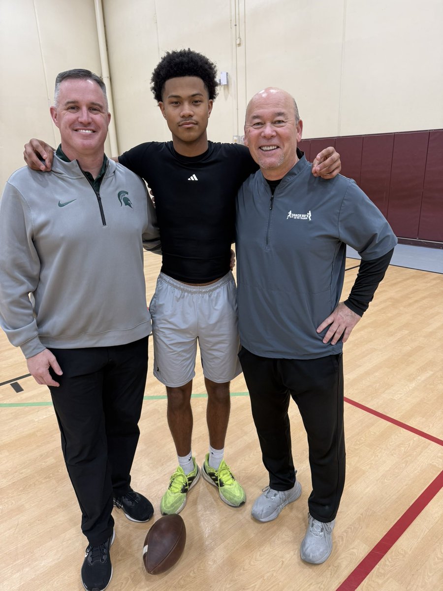 israelabramsqb7's tweet image. Thank you @coachfitz51 and @MSUCoachJake for coming out to @MontiniFootball to hangout with me. I look forward to getting out to @MSU_Football real soon.

@MontiniFootball @CoachHo @EDGYTIM @scottybscout @AllenTrieu @SWiltfong_ @TomLoy247 @TrustTrost @GNSportsTV @JasonKillop…