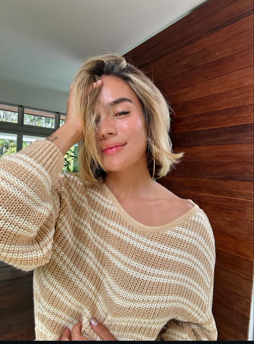 GokuxKarolg's tweet photo. Desde que  Karol G se cortó el pelo y se fue un mes sola a Hawai era obvio lo que venía después. https://t.co/uZjIfPJW2C