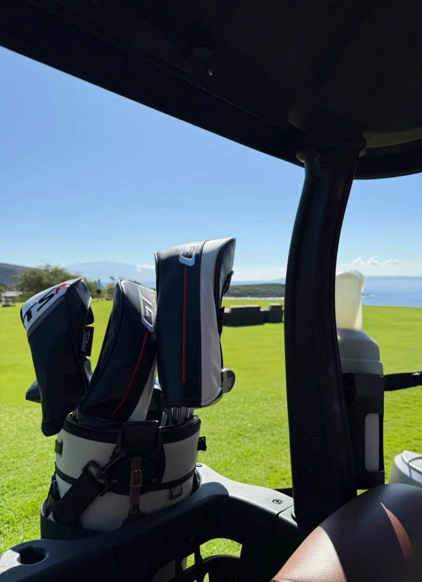 cesar_rose12's tweet photo. Private island golf gives you the illusion that life is without worries https://t.co/TkALM1XmbY