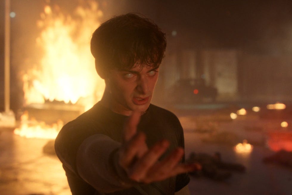 bluesuns_'s tweet image. I can never take this pic seriously bc he looks like he's cosplaying el and this is a fake thumbnail you'd see on those youtube clickbait videos