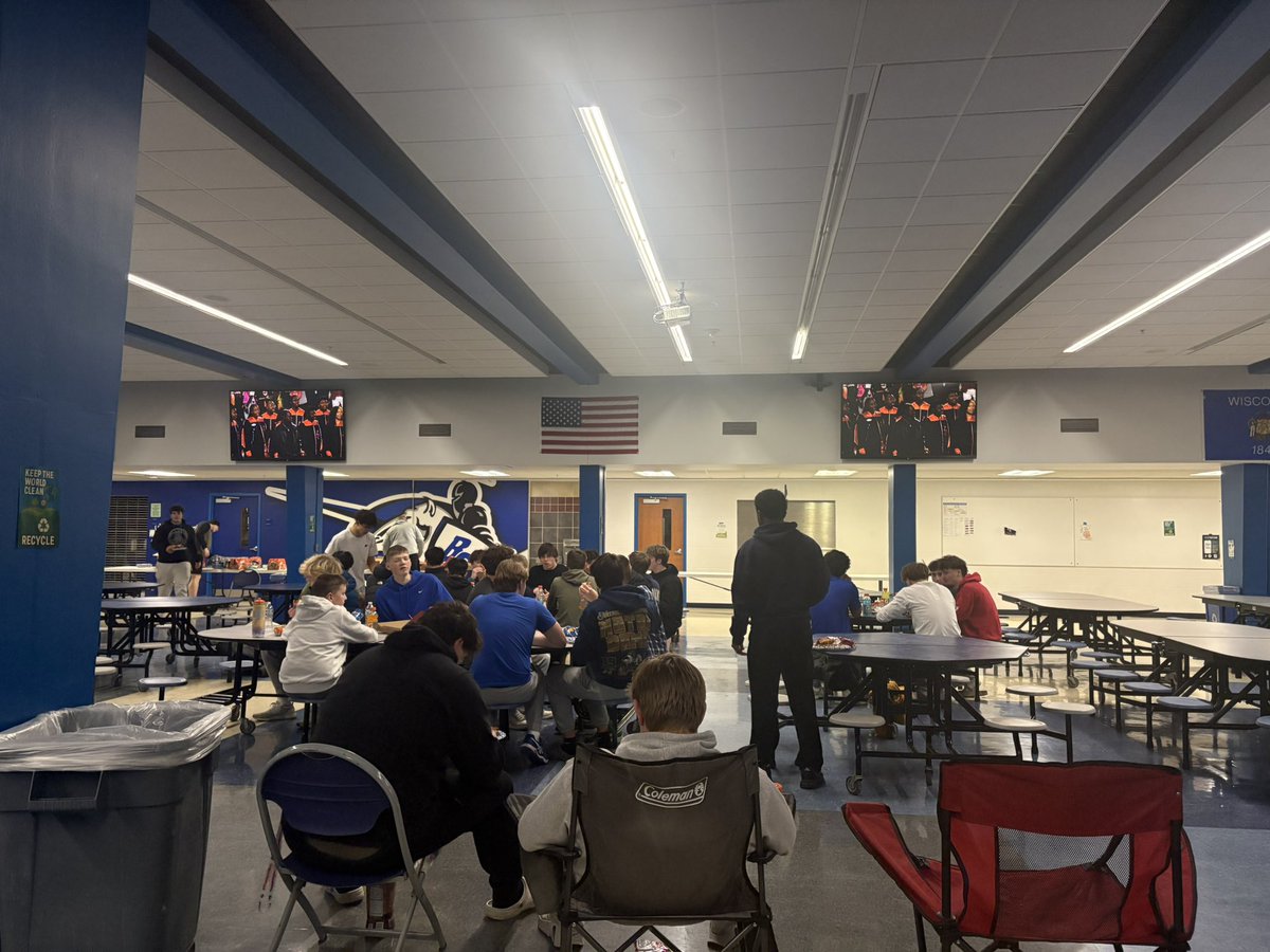 BC_lancer_FB's tweet image. Nothing like watching football with the boys #brotherhood