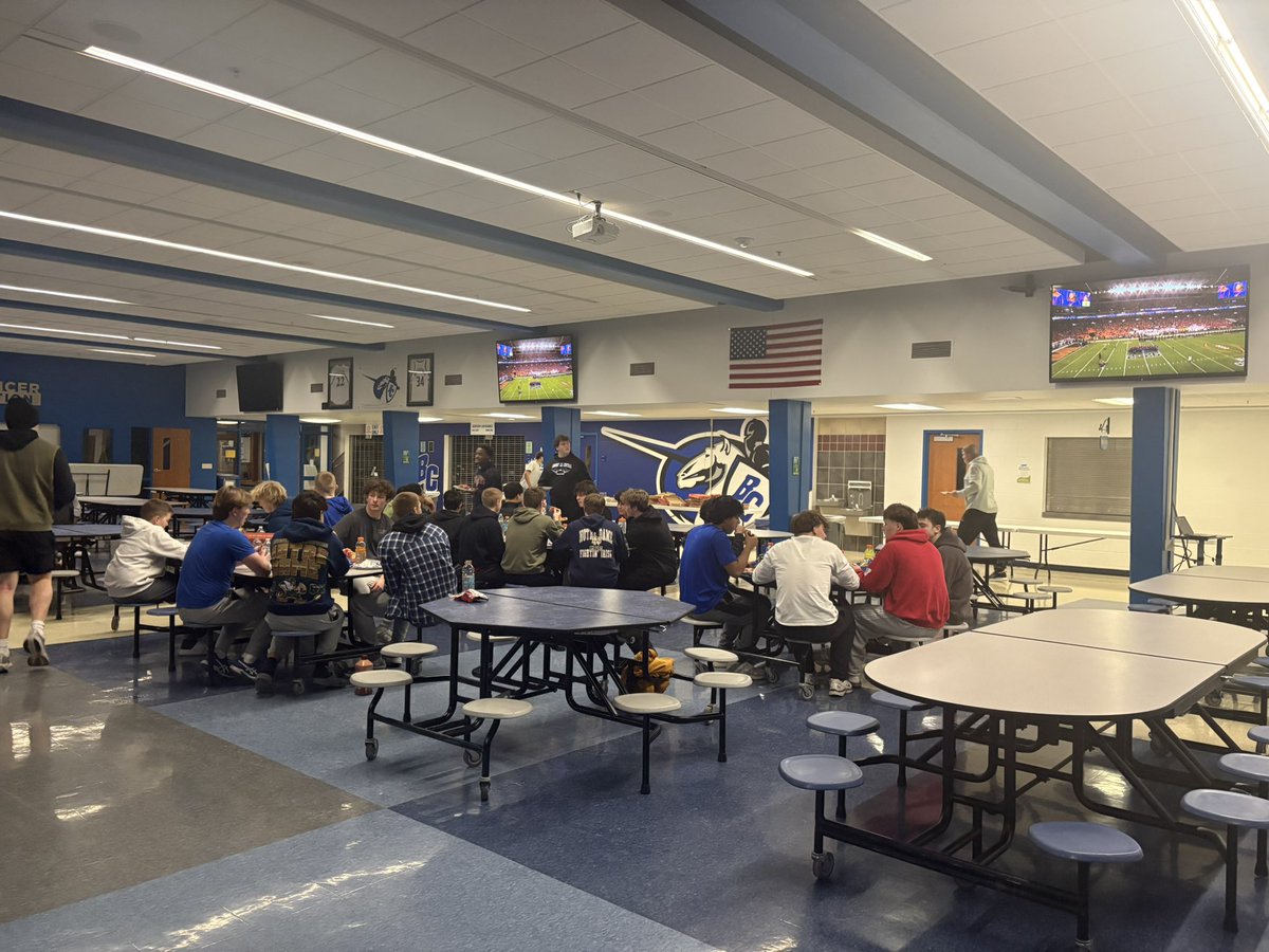 BC_lancer_FB's tweet image. Nothing like watching football with the boys #brotherhood